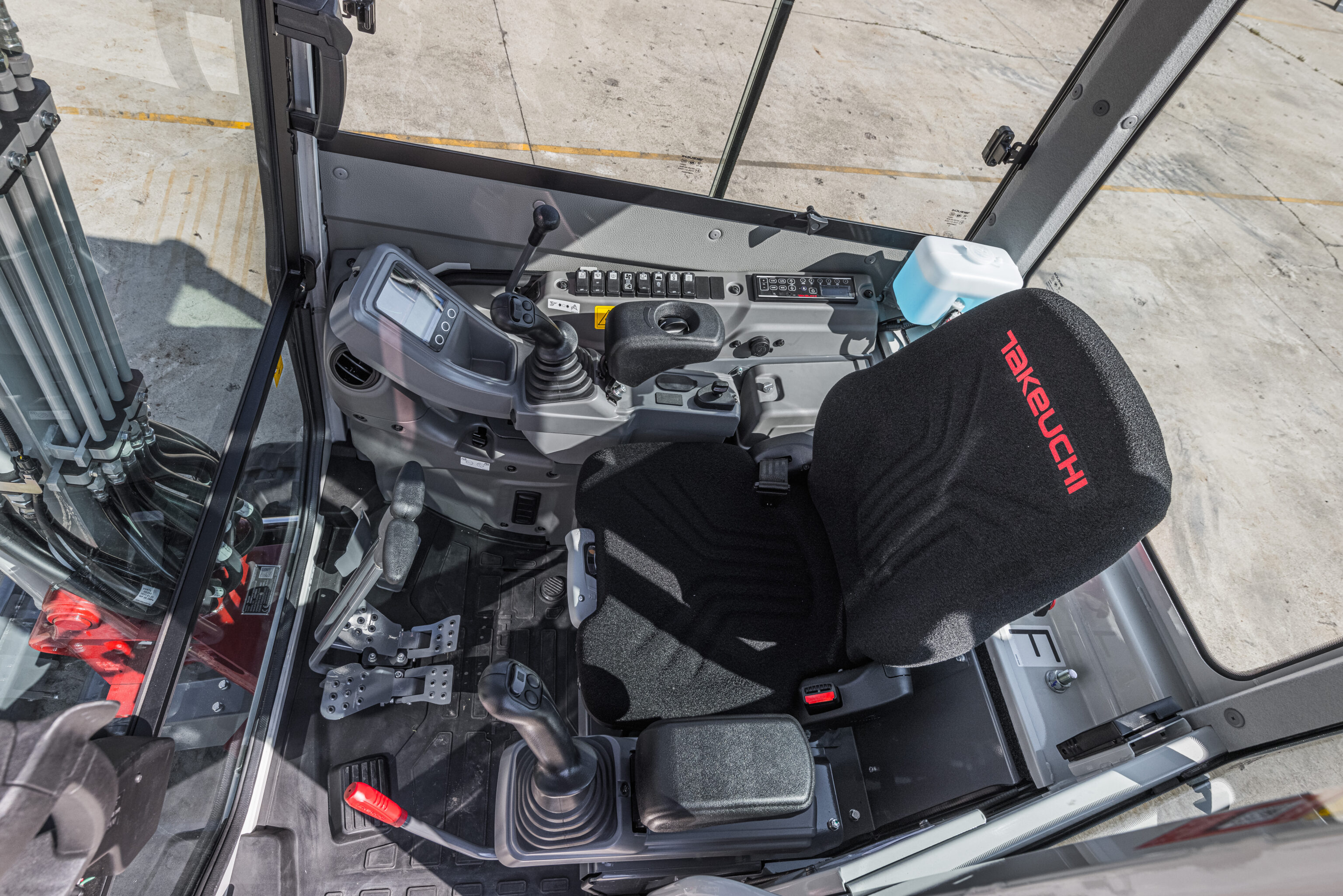 Cabine van de Takeuchi TB325R