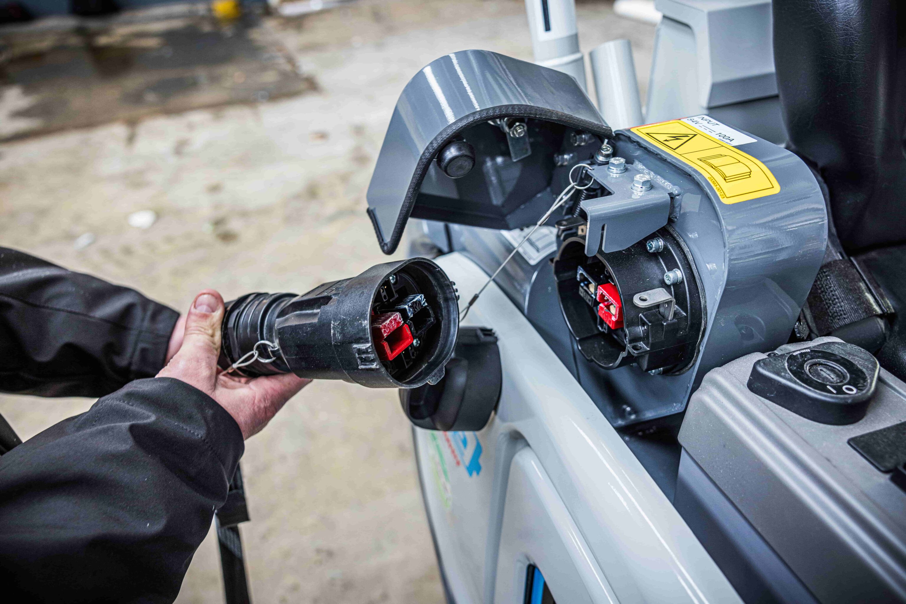Stekker voor opladen elektrische TB20e met cabine