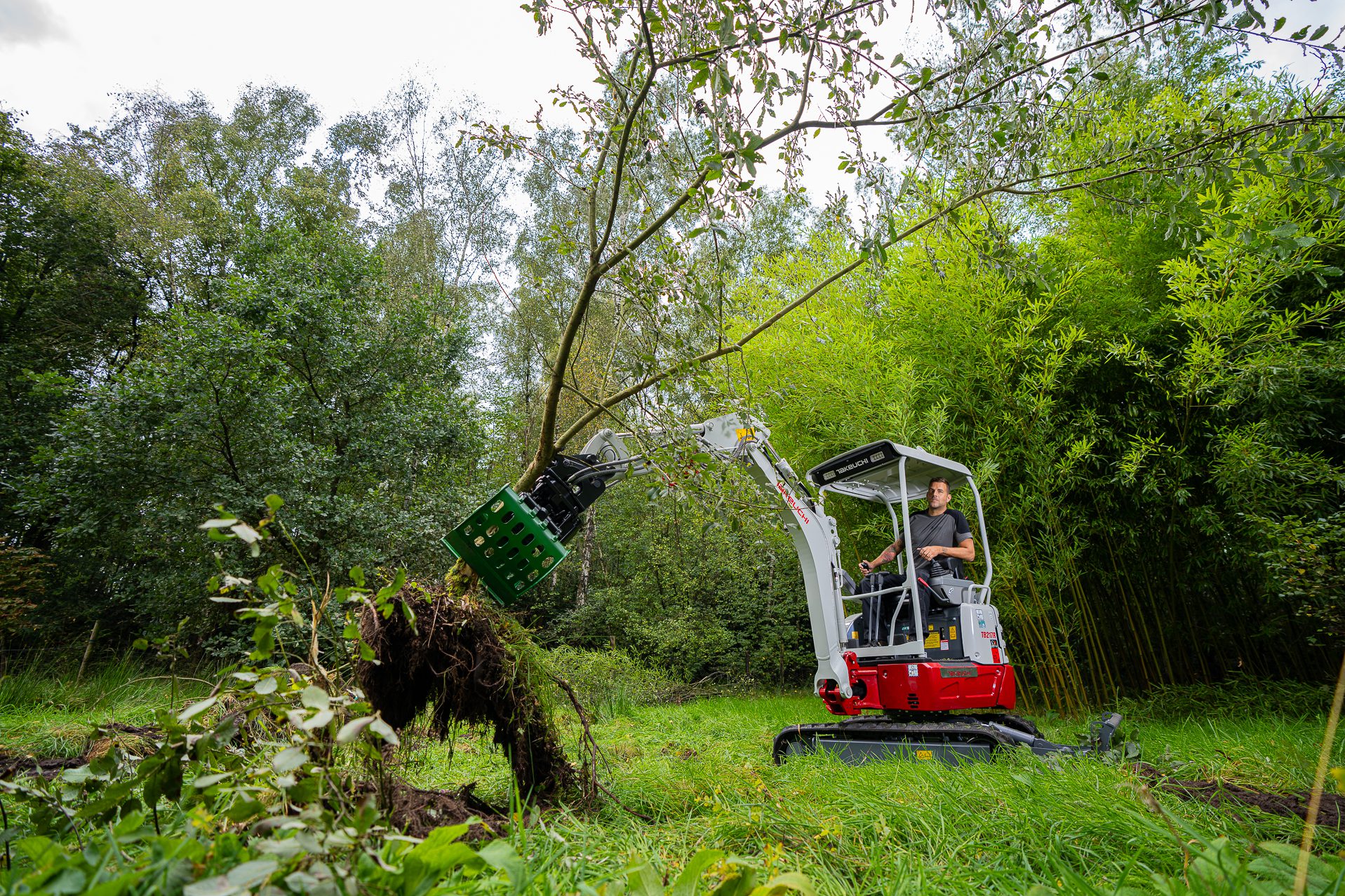 TB217R met boom in grijper