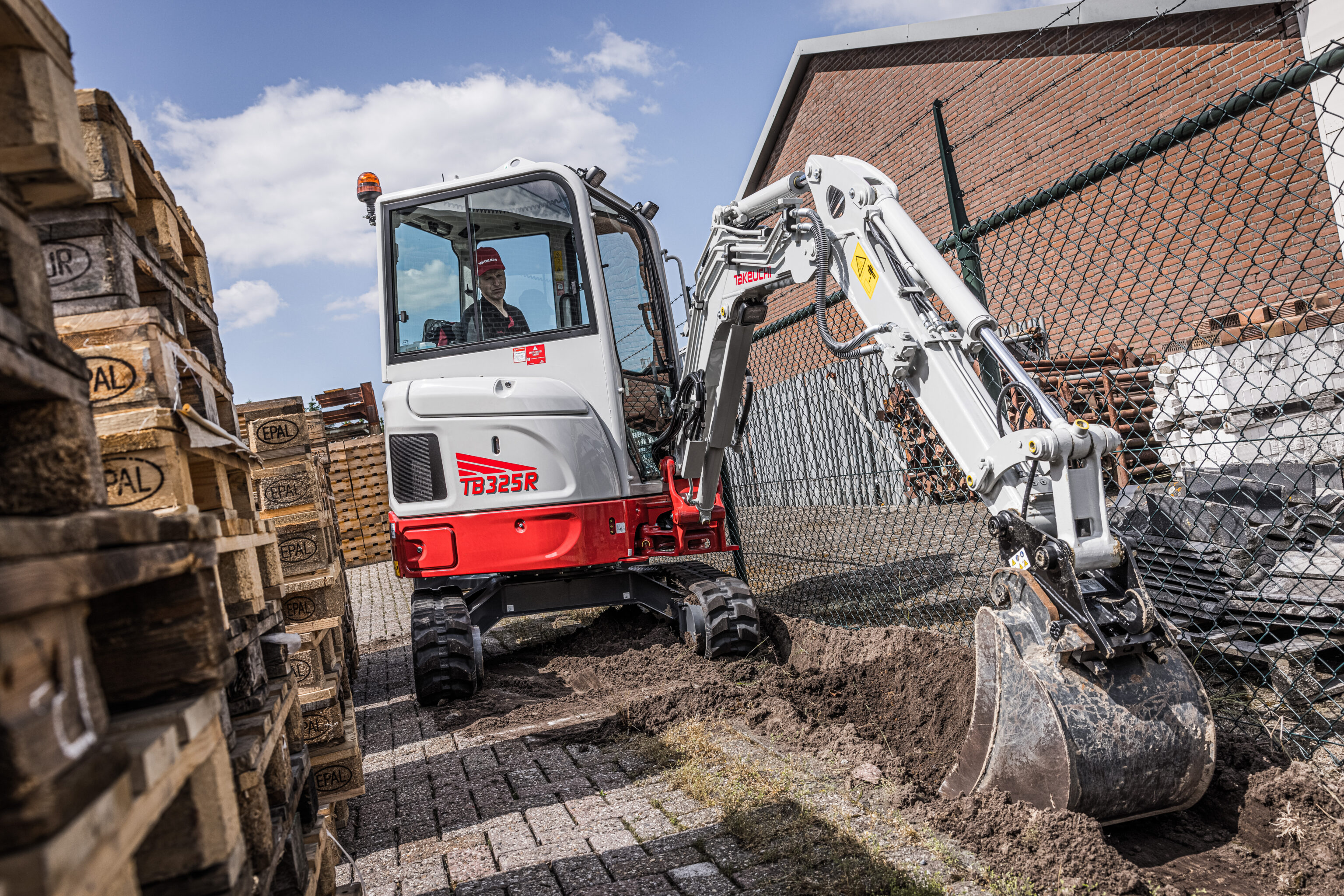 TB325R voor leiding- en kabelleggers
