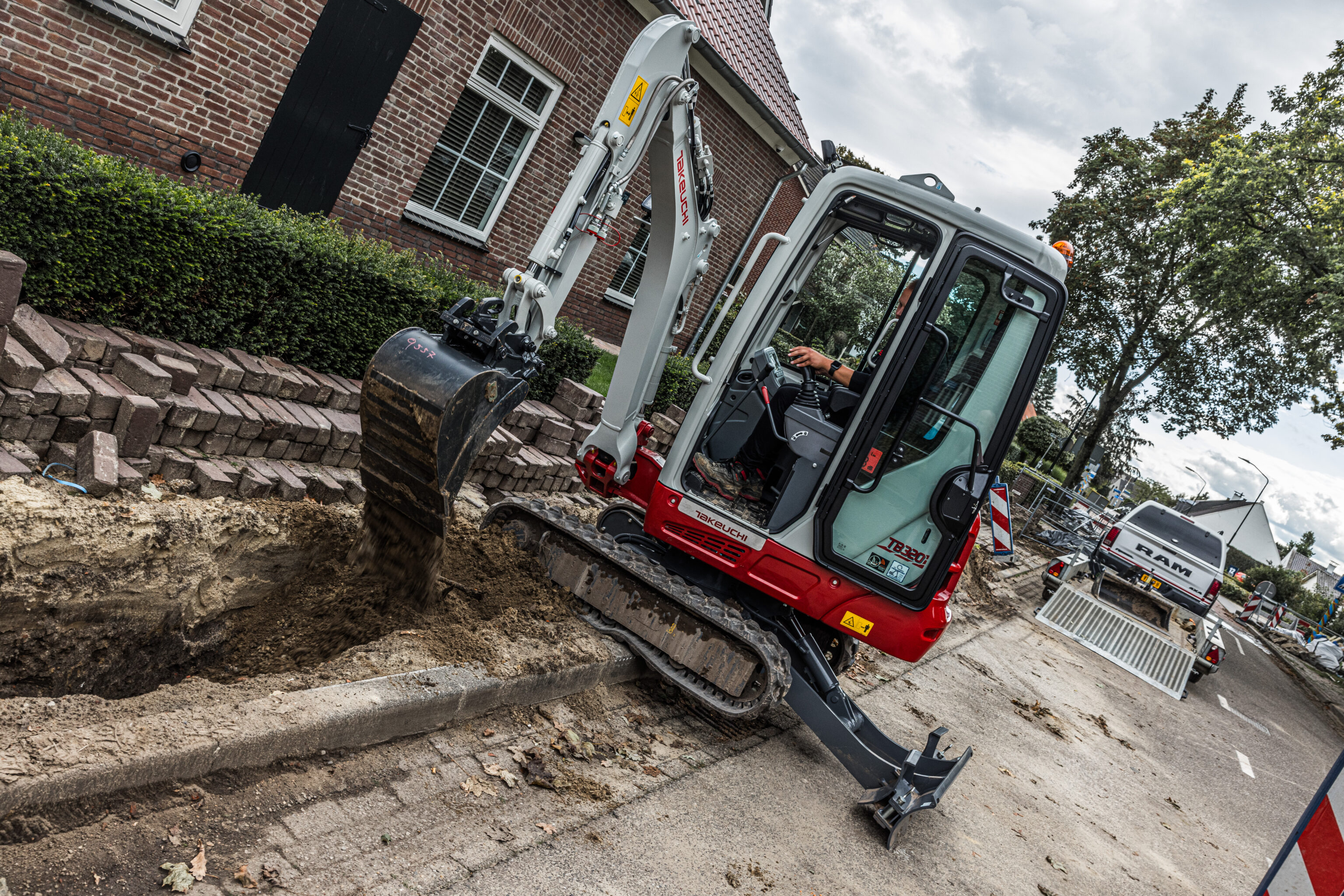 De Takeuchi TB320 is ideaal voor Kabelleggers