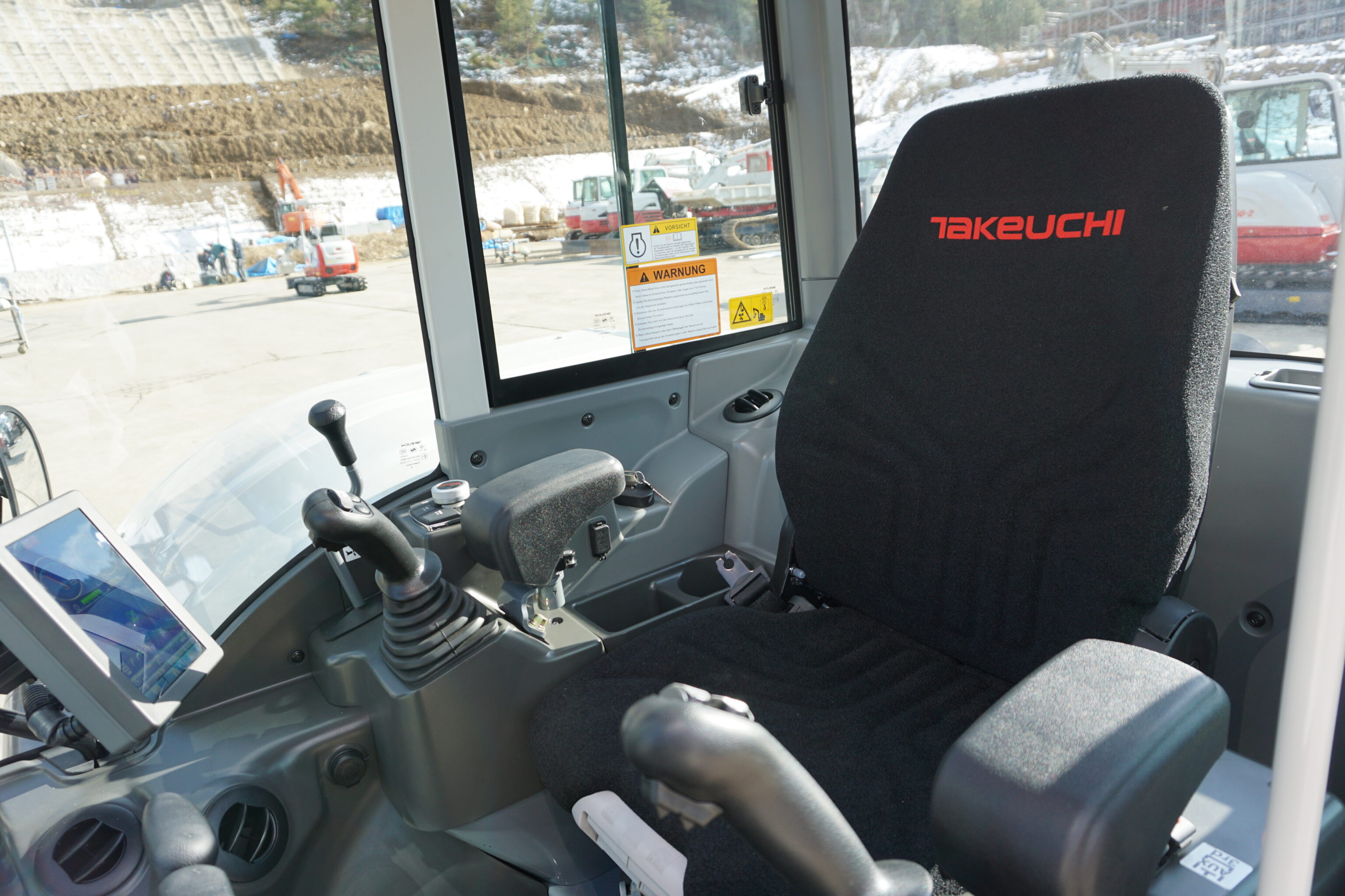 Takeuchi TB370 Two Piece Boom confortabele cabine