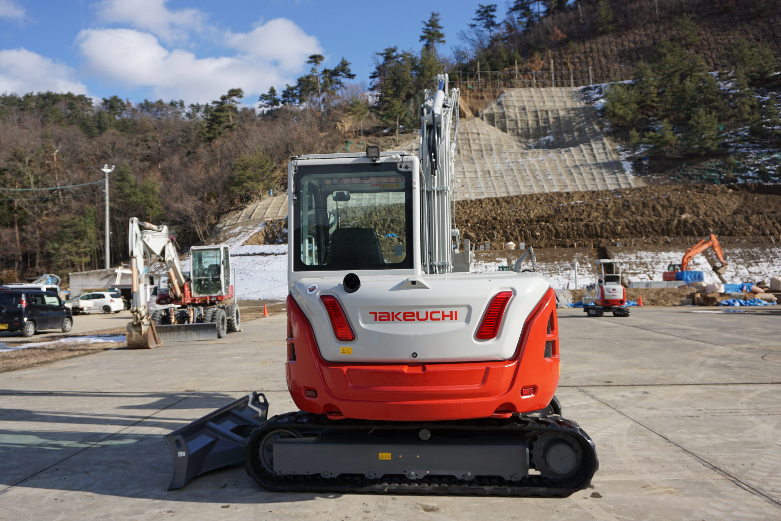 Takeuchi TB370 Monoboom naar boven gepositioneerde uitlaat