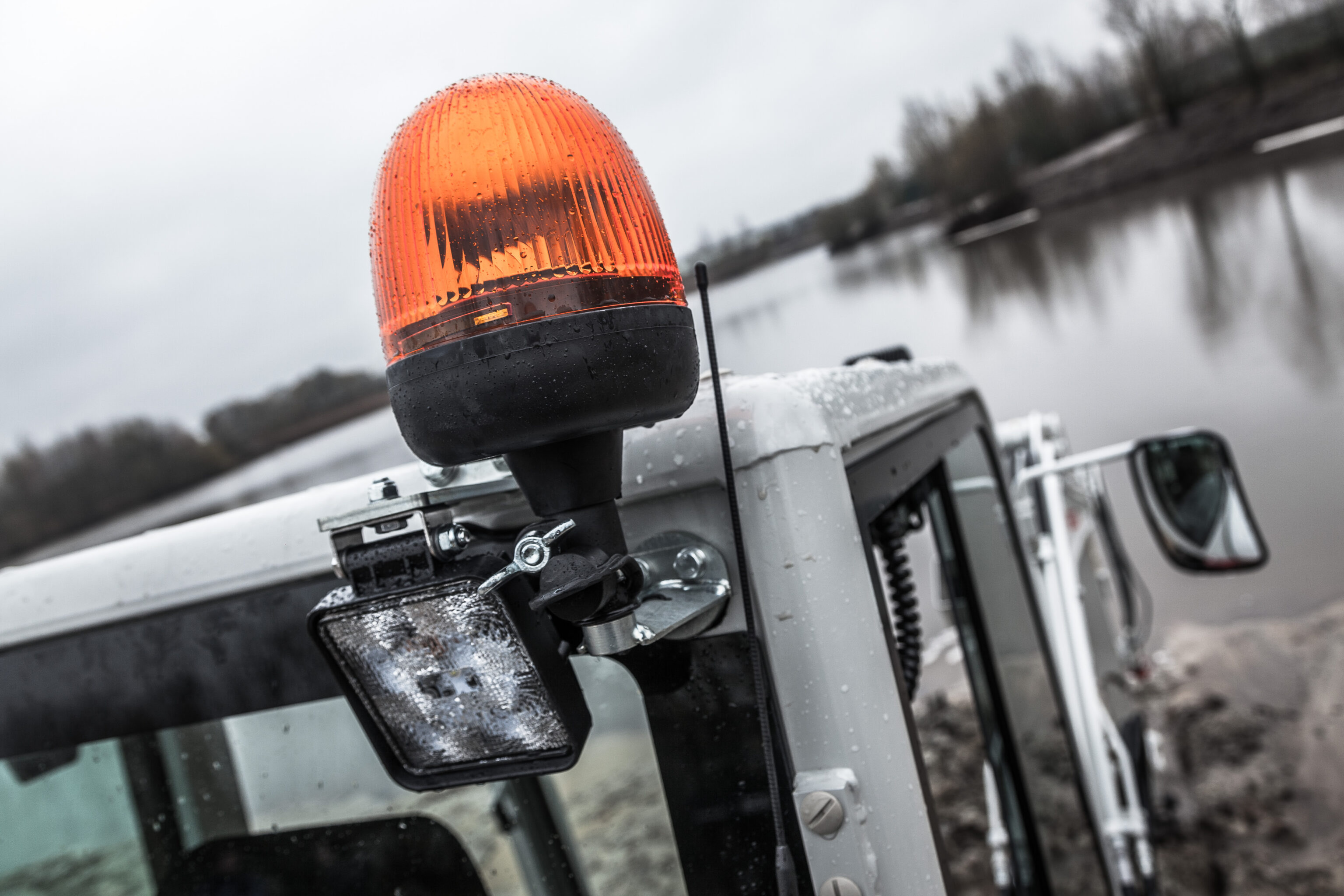 Takeuchi TB240 graafmachine zes LED-werklampen en twee waarschuwingslampen