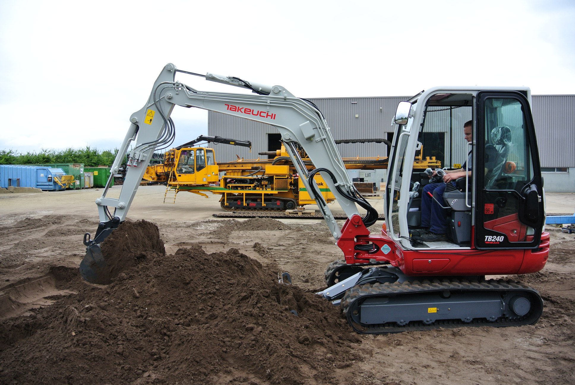 Takeuchi TB240 graafmachine grote cabinedeur