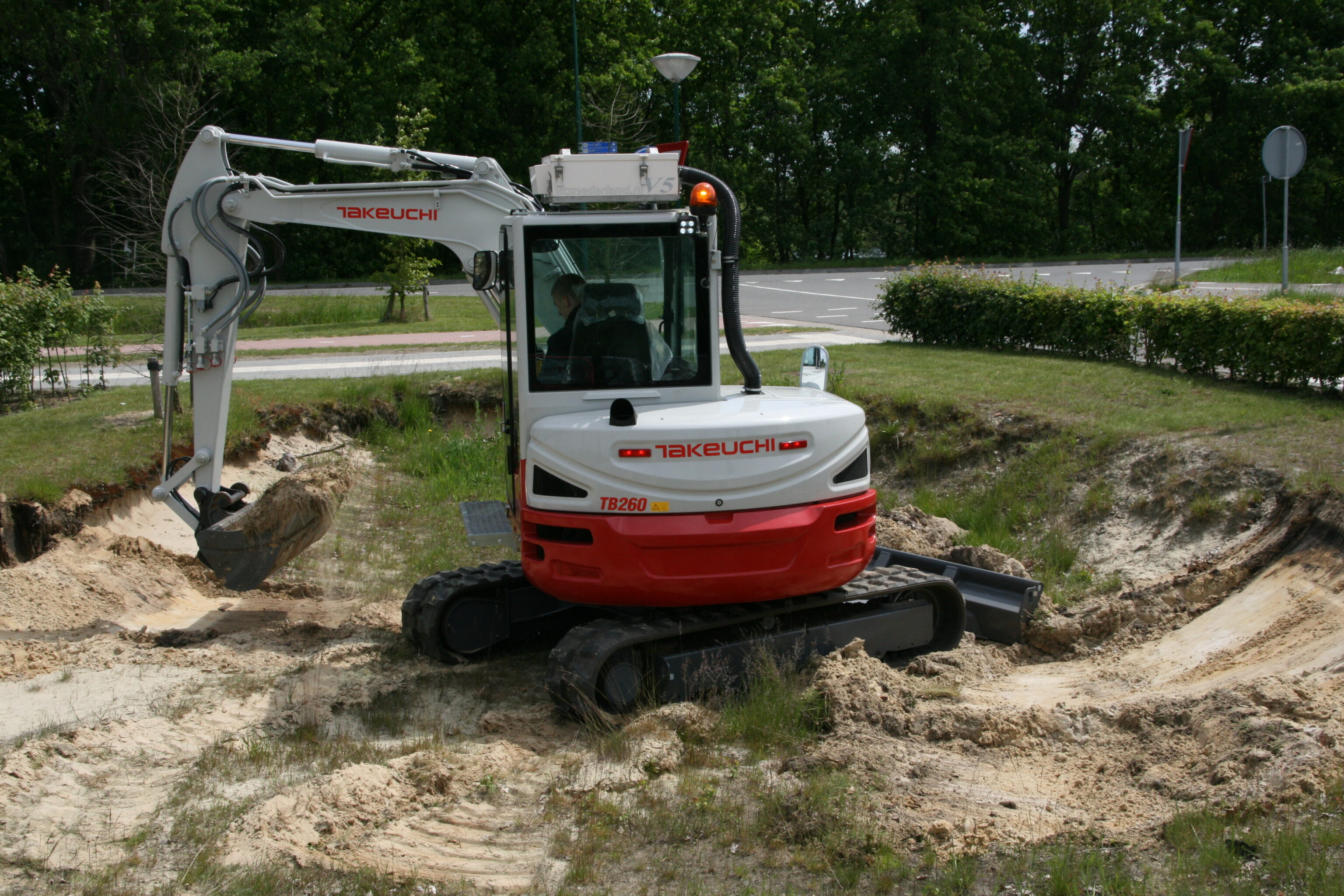 Pelle Takeuchi TB260