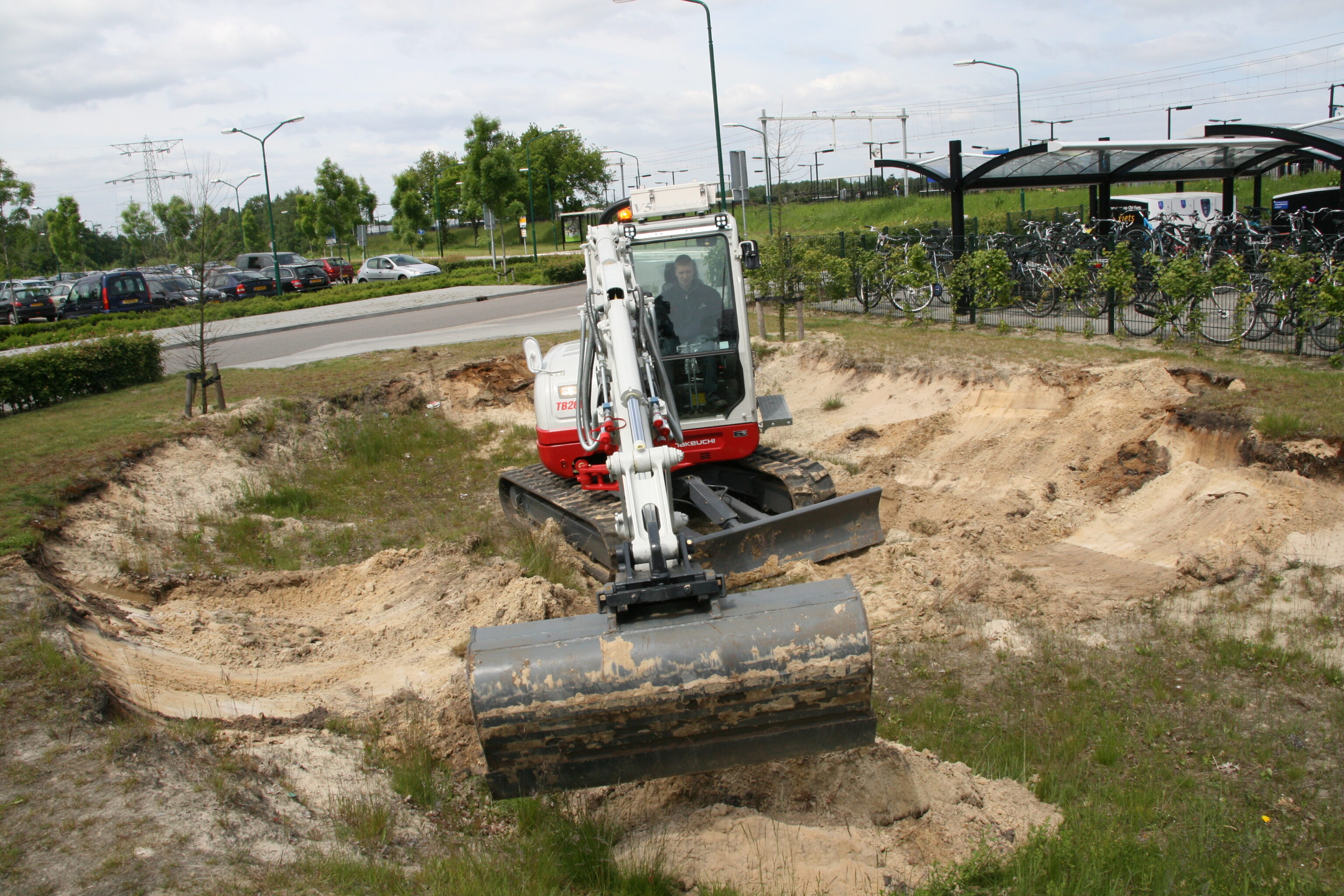 Pelle Takeuchi TB260 avec grand godet de terrassement
