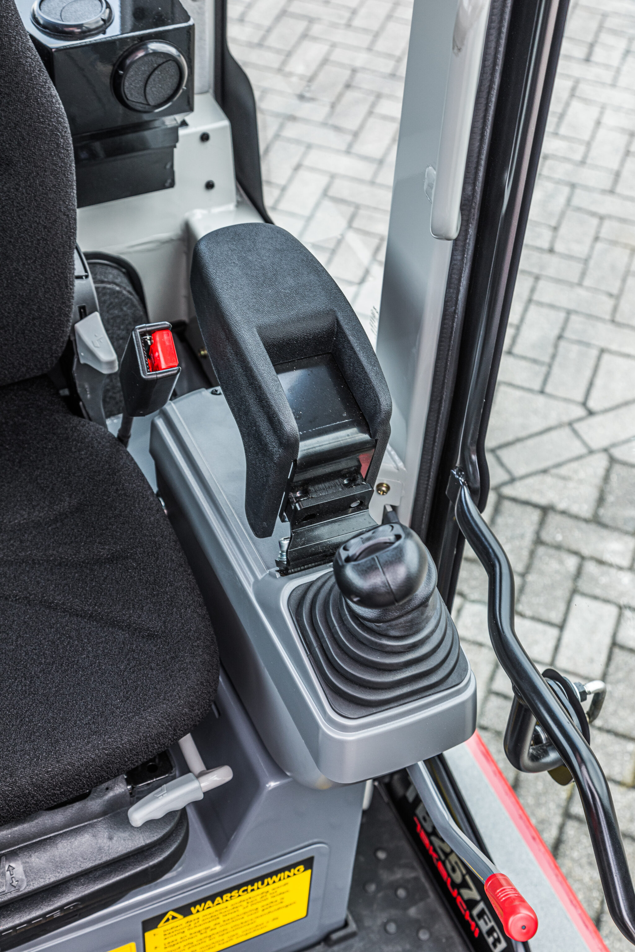 Takeuchi TB257FR graafmachine verstelbare armleuning met toerentalregeling