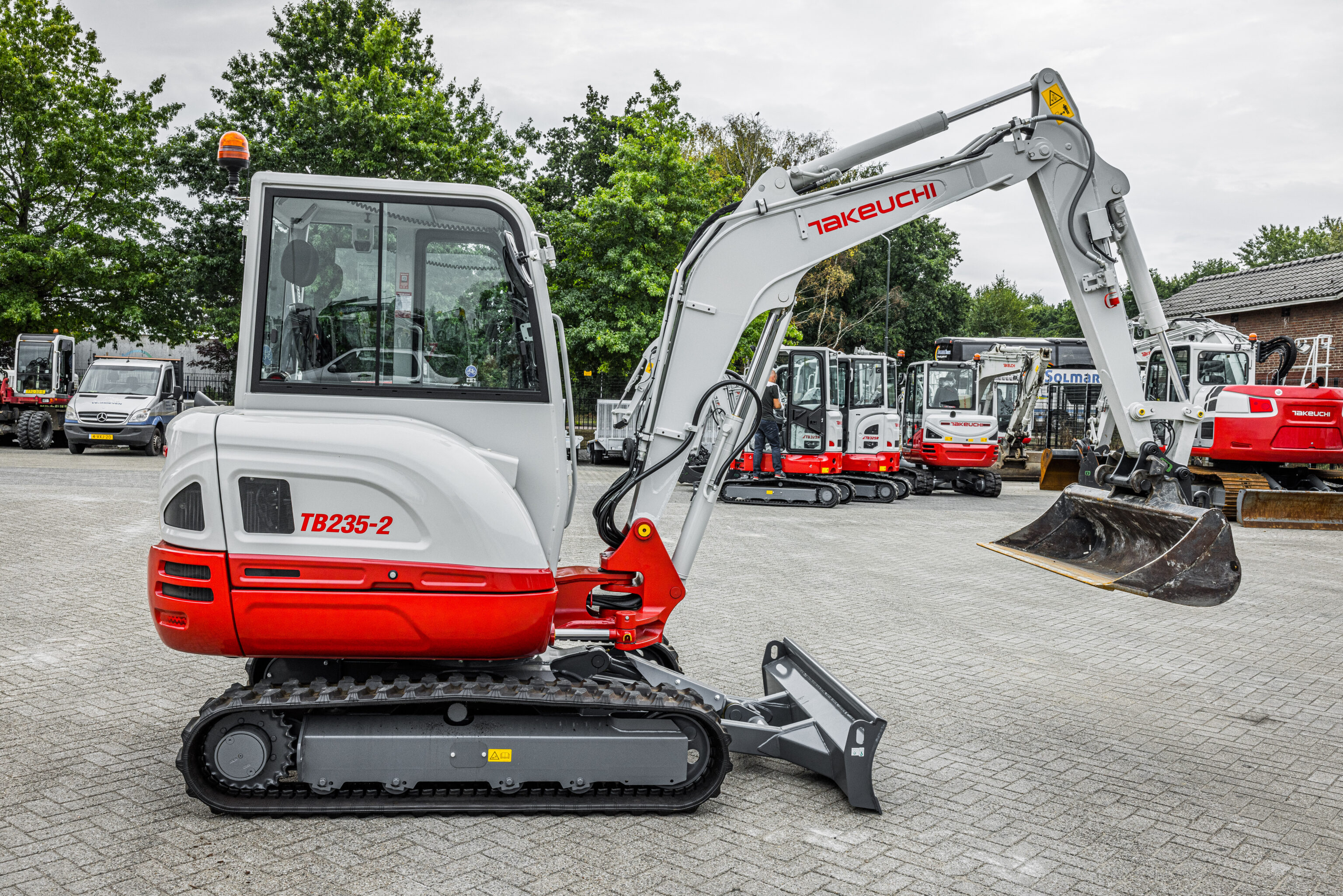 La minipelle Takeuchi TB235-2