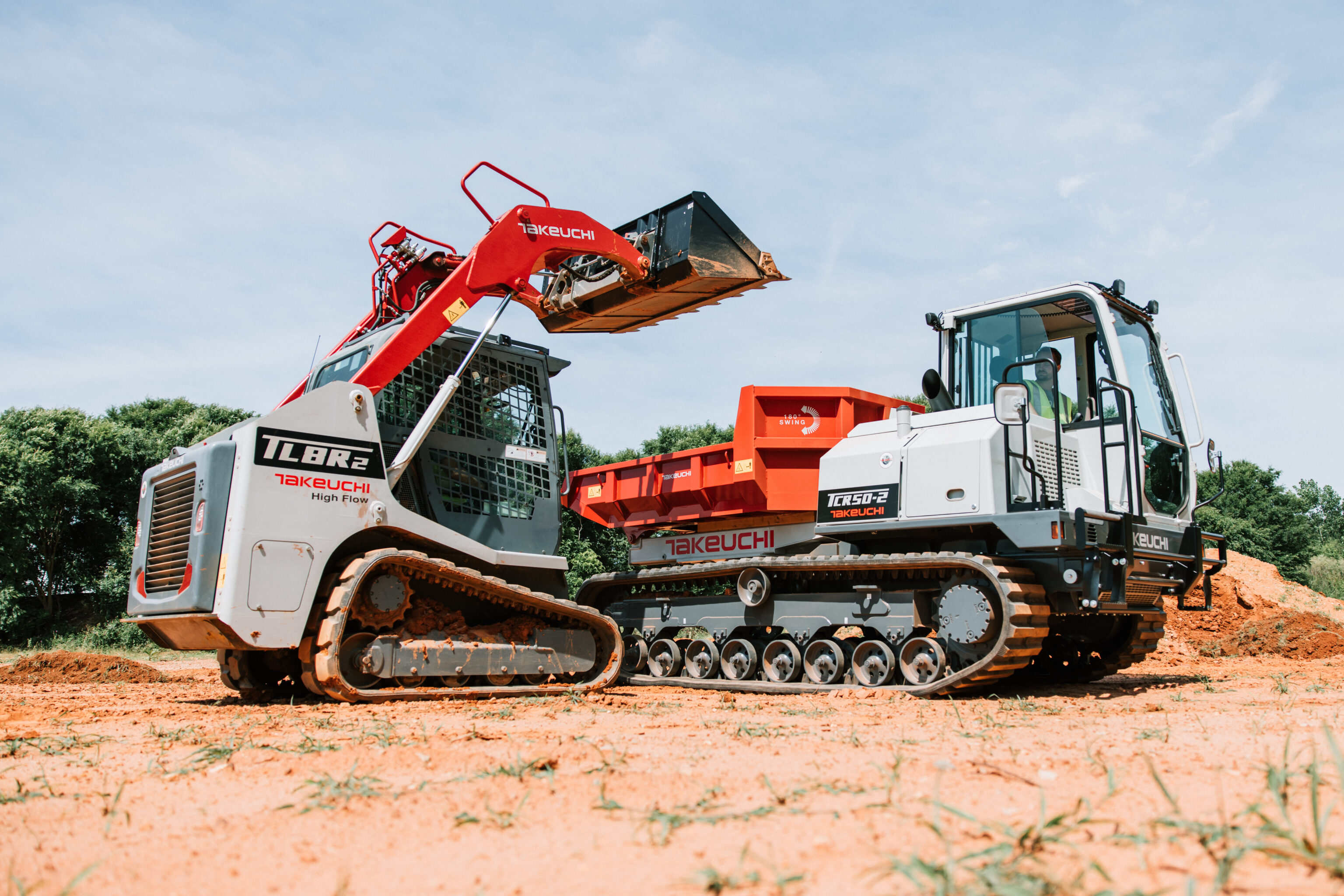 TL8R2 met een Takeuchi TCR50-2 rupsdumper