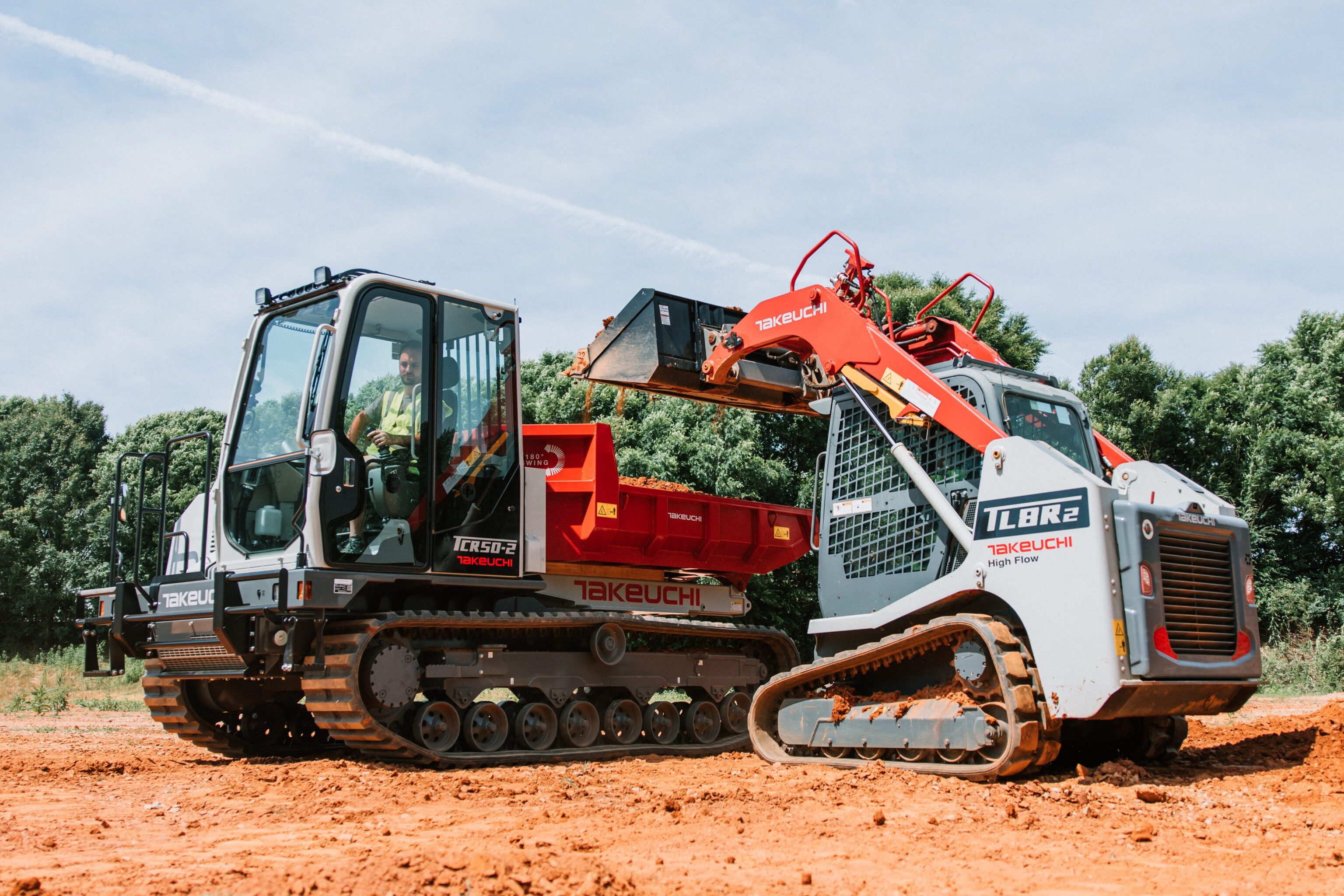 TCR50-2 wordt geladen door Takeuchi schranklader