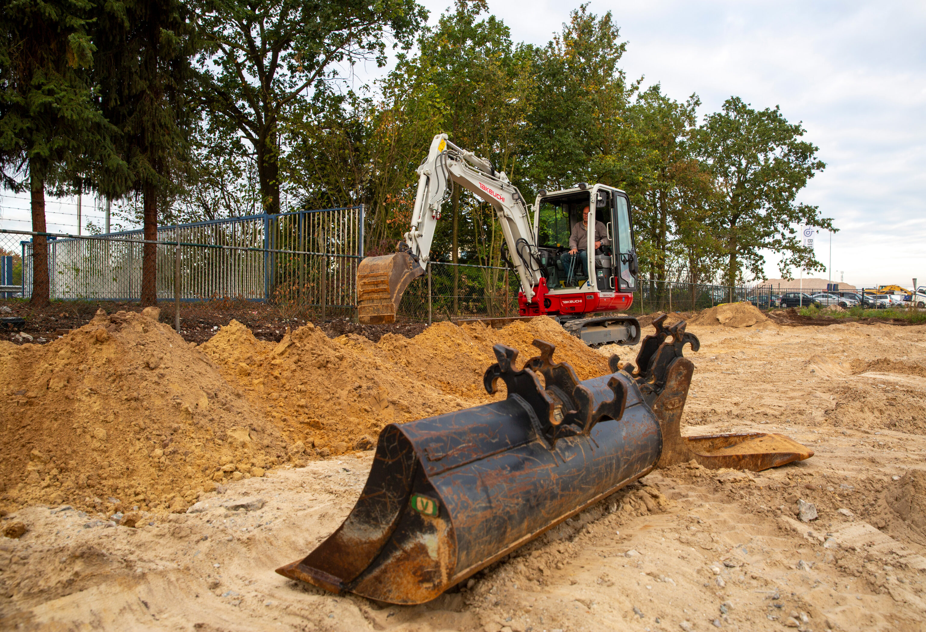 Takeuchi TB235-2 graafmachine met graafbakken